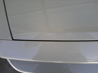 BERTS CAR HOOD GAP R SIDE.jpg