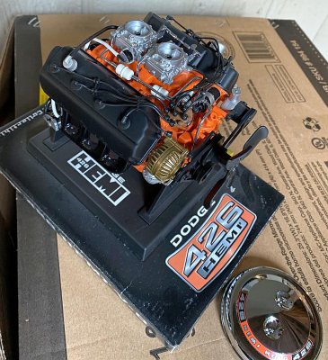 426-HEMI-Motor.jpg