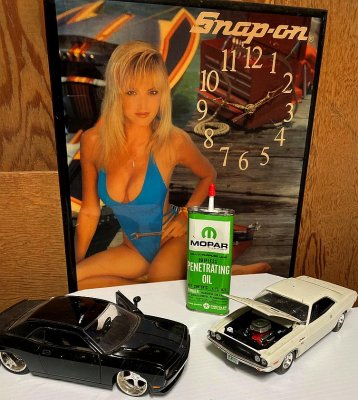 MOPAR-Oil.jpg